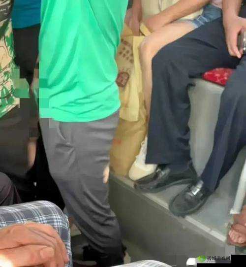 女性公交出行遭遇性骚扰:频发的社会问题