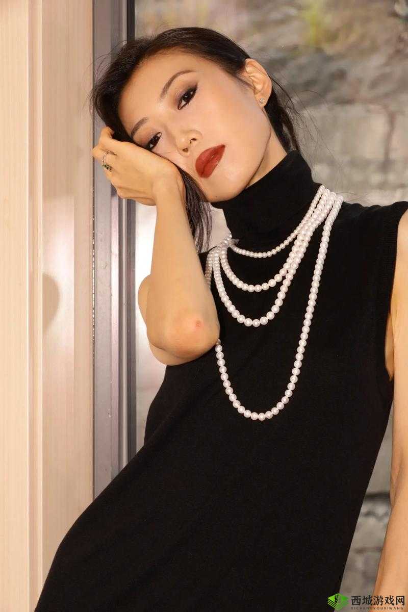 时尚与艺术的交响,探索螺旋圆舞曲中的珍珠柄的刀锋时装
